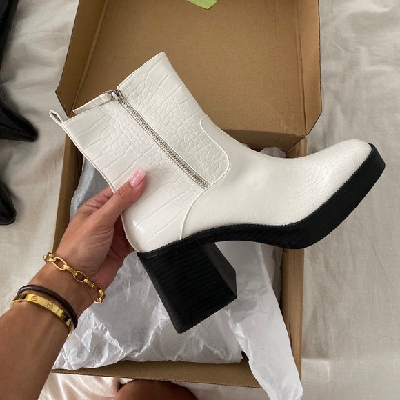 Boohoo Shoes - Boohoo Croc Print Booties